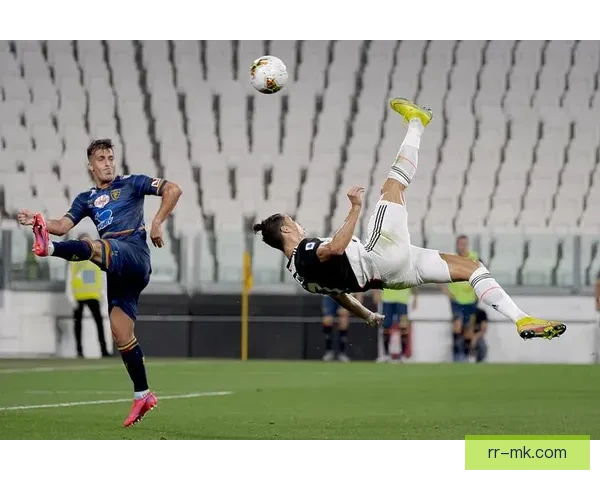 C罗倒钩破门再现逆天身体素质成就足球传奇瞬间